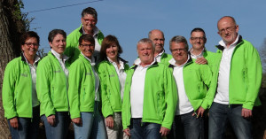 Glücklich und zufrieden nach dem Wettkampf: Beate Louis, Susi Knichel, Inken Kolberg, Sylvia Geisen-Krocker, Hans Petry, Jürgen Wächter, Manfred Stölting, Hans-Otto Kremer und Bernd Caspers; obere Reihe: Angelika Stölting