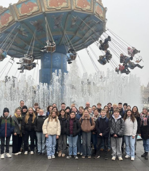 Die Teilnehmende des Jugendausflugs im Phantasialand in Brühl.
